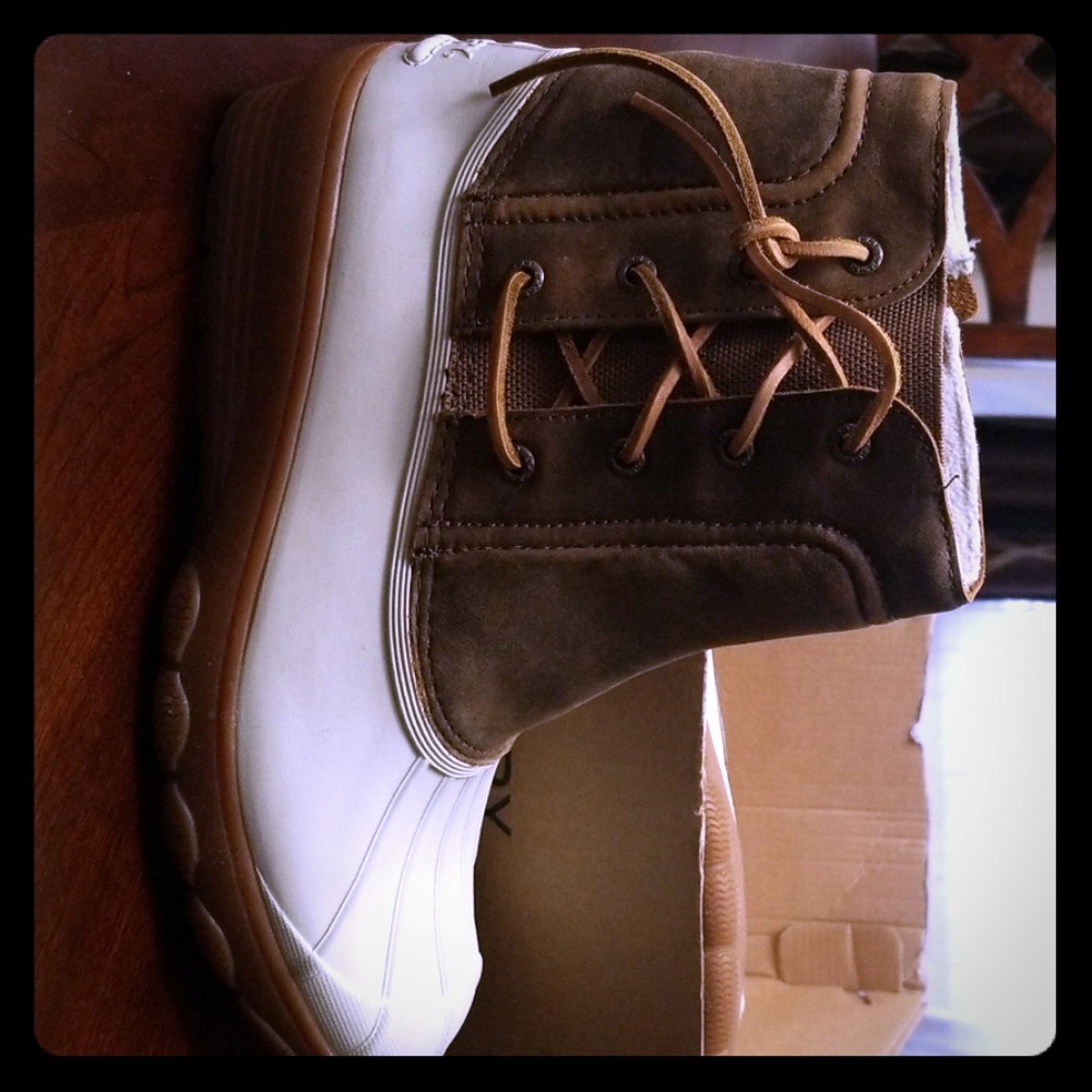 Sperry saltwater wedge spray Ivory boots